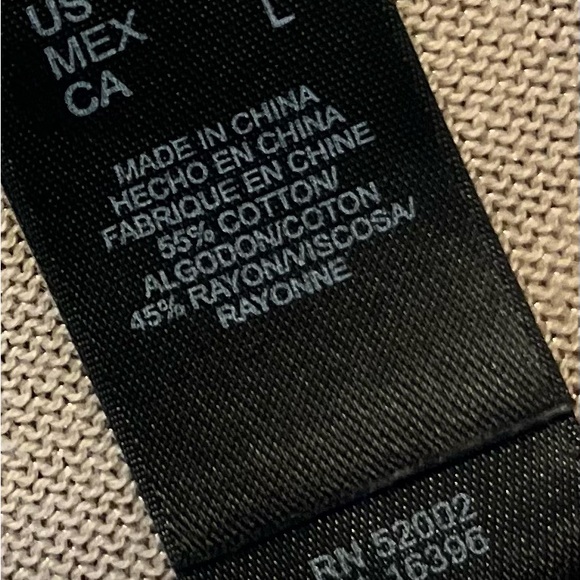 Sleeveless v neck sweater - Picture 13 of 13